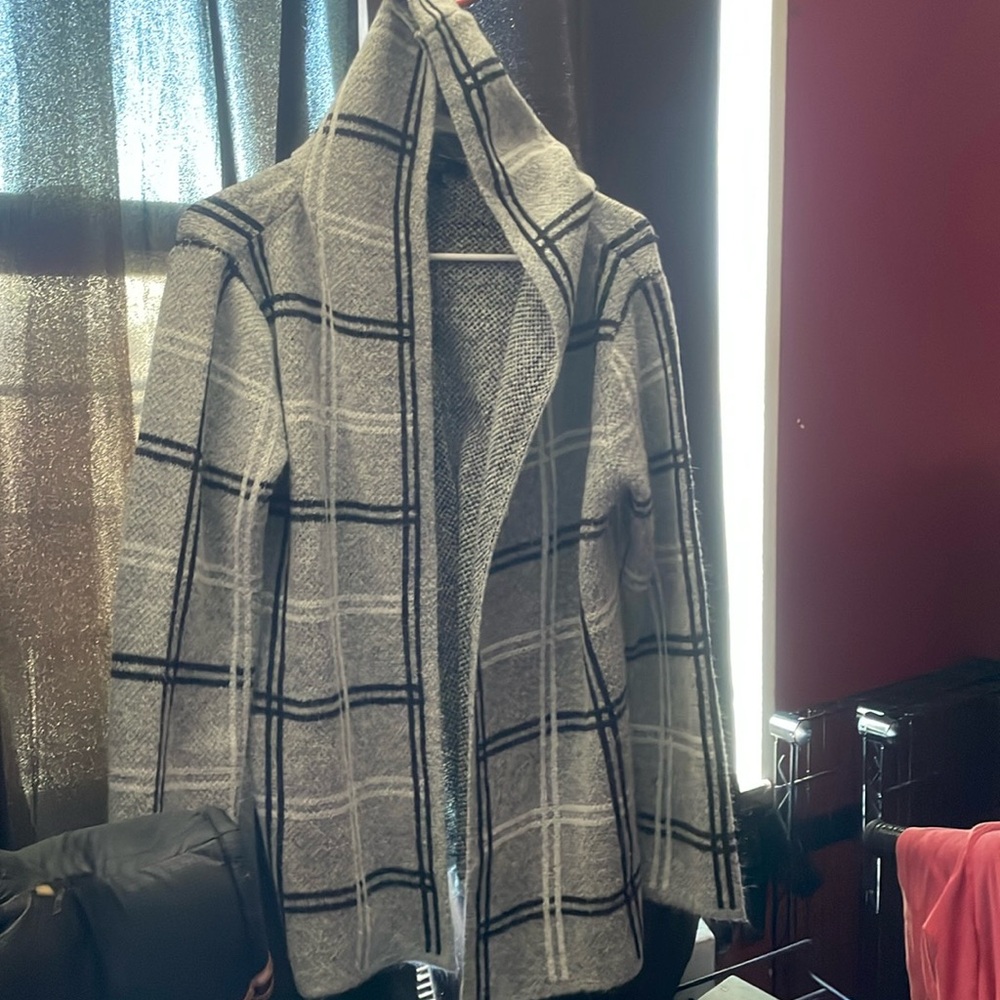 “Chic Black &Grey Cardigan with Pockets-Cozy & Stylish”